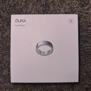 Oura Ring 4 in Elegant Silver